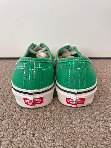 VANS Authentic Canvas Sneakers • Women US 8.5 / Men US 7 (EUR 39)