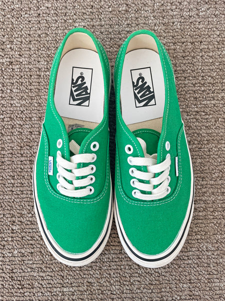 VANS Authentic Canvas Sneakers • Women US 8.5 / Men US 7 (EUR 39)