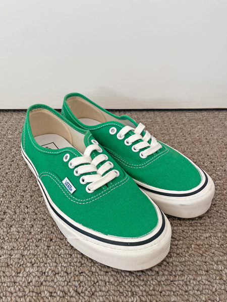 VANS Authentic Canvas Sneakers • Women US 8.5 / Men US 7 (EUR 39)