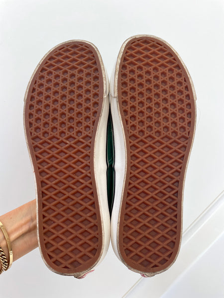 VANS Authentic Canvas Sneakers • Women US 8.5 / Men US 7 (EUR 39)